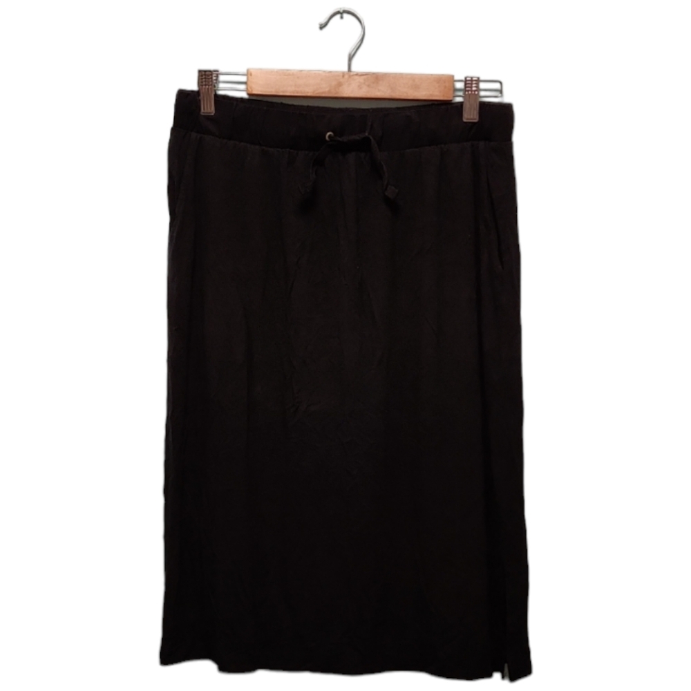 St. John's Bay - Large black casual skirt with pockets